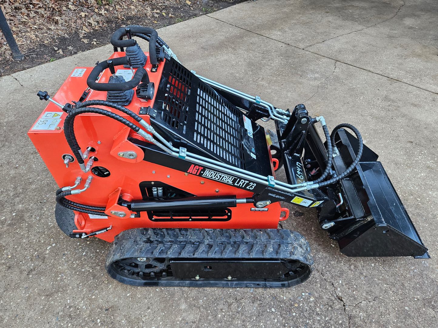 AGT LRT 23 Mini Skid Steer